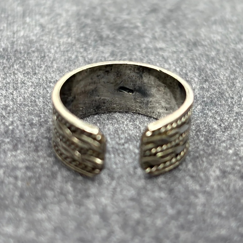 Vintage Silver Colored Textured Woven Dimensional Open Back Statement Ring - Picture 8 of 9